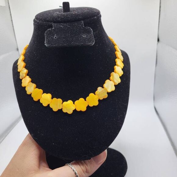 Vintage 70s Dyed Abalone Shell Flower Power Necklace - Picture 6 of 6